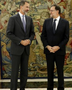 Mariano Rajoy con el rey Felipe VI, en la quinta ronda de consultas para la investidura. REUTERS/Sergio Perez