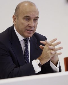 El consejero delegado del Banco Popular, Pedro Larena, durante la rueda de prensa ofrecida en Madrid para presentar los resultados de la entidad correspondientes al tercer trimestre de 2016. EFE/Fernando Alvarado