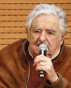 El expresidente Mujica en su encuentro con Carmena. EFE/Fernando Alvarado