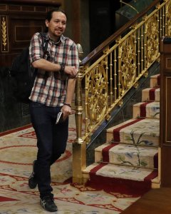 El líder de Podemos, Pablo Iglesias, durante la sesión de control al Gobierno en el Congreso de los Diputados. EFE/Ballesteros