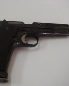 Pistola 9mm corto