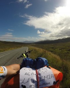 ‘Buscando a Nessie’: pedaleando por la lucha contra la leucemia. Carlos Luengo