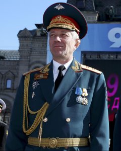 El teniente general Valery Khalilov, jefe del Grupo Alexandrov, también conocido como el Coro del Ejército Rojo, asiste al desfile del Día de la Victoria que conmemora el 69 aniversario de la victoria sobre la Alemania nazi en la Segunda Guerra Mundial, e