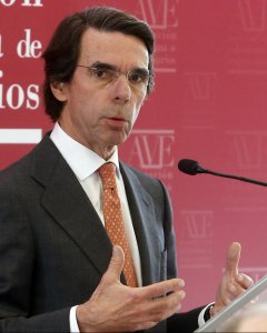 El expresidente del Gobierno y del PP José María Aznar durante su discurso en el almuerzo-coloquio con el pleno de la Asociación Valenciana de Empresarios (AVE), su primer acto público tras renunciar el pasado 20 de diciembre a la presidencia de honor del