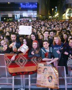 Fans de 'The Walking Dead' congregados en un acto de la serie en la Callao, Madrid. EFE/Kiko Huesca