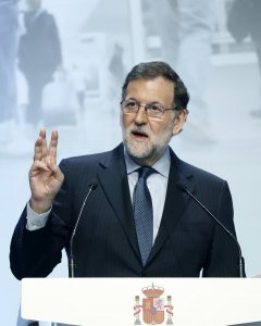 El presidente del Gobierno, Mariano Rajoy, durante su intervención en la inauguración de la jornada sobre infraestructuras en el Palau de Congresos de Catalunya en Barcelona. EFE/Andreu Dalmau