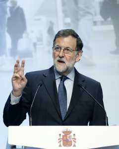 El presidente del Gobierno, Mariano Rajoy, durante su intervención en la inauguración de la jornada sobre infraestructuras en el Palau de Congresos de Catalunya en Barcelona. EFE/Andreu Dalmau