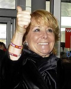 Esperanza Aguirre, durante una visita realizada al Hospital del Tajo. EFE