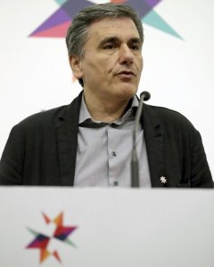 El ministro griego de Finanzas, Euclid Tsakalotos, tras participar en la reunión informal del Eurogrupo en el Palacio del Gran Maestre de La Valeta (Malta). EFE/Domenic Aquilina