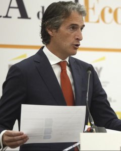El ministro de Fomento, Íñigo de la Serna, durante su intervención en un desayuno informativo de 'El Economista'. EFE/Fernando Alvarado