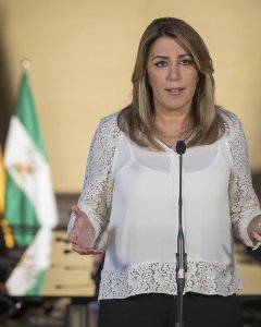 La presidenta andaluza, Susana Díaz, durante la declaración institucional en el Palacio de San Telmo en Sevilla. EFE/Julio Muñoz