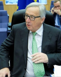 El presidente de la Comisión Europea, Jean-Claude Juncker, al inicio de la reunión semanal de la Comisión Europea en Bruselas (Bélgica). EFE/ Olivier Hoslet