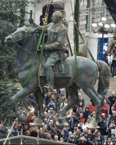 Estatua de Franco en Santander, que fue retirada en 2008.