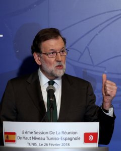 El presidente del Gobierno , Mariano Rajoy, durante la rueda que prensa que ha ofrecido con su homólogo tunecino ,Yusef Chahed , tras la VIII cumbre bilateral. EFE/ Mohamed Messara