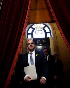 El candidato de Junts per Catalunya (JxCat) , Jordi Turul, llega al hemiciclo, momentos antes del inicio del pleno de investidura. EFE/Alberto Estévez