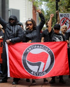 Más de 600 personas salen a las calles para protestar contra el supremacismo en Charlottesville./REUTERS