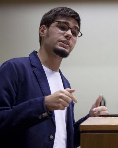 La portavoz de Elkarrin Podemos, Lander Martínez, interviene en el  Parlamento Vasco en Vitoria donde se celebra el Pleno de Política General.