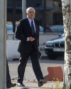 El expresidente de BBVA Francisco González a su llegada a la Audiencia Nacional para declarar como testigo en el  juicio por la salida a Bolsa de Bankia. EFE/FERNANDO VILLAR