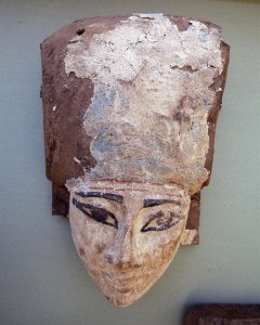 Máscara encontrada en la pirámide de Guiza. EFE/EPA/KHALED ELFIQI