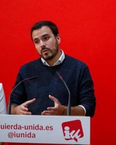 El coordinador federal de Izquierda Unida, Alberto Garzón, junto a la portavoz de la dirección federal y eurodiputada electa, Sira Rego. - EFE