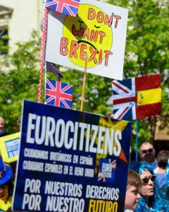 Carteles desplegados durante la manifestación contra el Brexit del 23 de marzo. / Eurocitizens