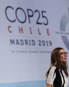 La ministra chilena del Clima y presidente entrante de la COP, Carolina Schmidt durante el acto de traspaso de presidencia, de manos de su homólogo polaco Michal Kurtyka durante el inicio de la vigésimo quinta conferencia del clima de la ONU (COP25) que s