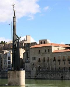 Monumento franquista en Tortosa.