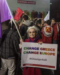 Una mujer durante el mitin de Tsipras de cierre de campaña. - CLEMENTE BERNAD