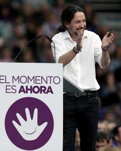 Pablo Iglesias, durante el mitin de Podemos en Valencia, este domingo. EFE