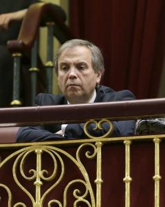 El candidato del PSOE a la Alcaldía de Madrid, Miguel Carmona, sigue desde la tribuna de invitados del Congreso el debate sobre el estado de la nación. EFE/Zipi