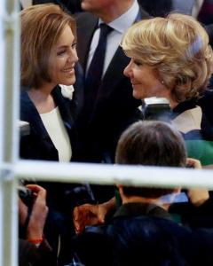 La presidenta del PP de Madrid, Esperanza Aguirre (d), junto a la secretaria general del PP y presidenta de Castilla-La Mancha. EFE/Fernando Alvarado