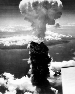 Explosión nuclear sobre Nagasaki.