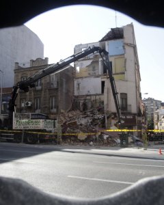 El edificio de la calle Amalia, en el distrito de Tetuán (Madrid), que se derrumbó esta semana. EFE