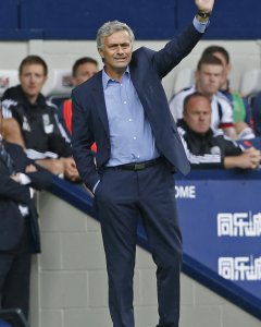 El entrenador del Chelsea, Jose Mourinho, durante el partido contra el West Bromwich Albion. REUTERS / Carl Recine