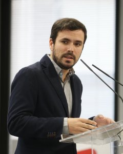 El candidato de IU-Unidad Popular a la presidencia del Gobierno, Alberto Garzón, ha analizado ante los medios los resultados de las elecciones generales en las que, con dos escaños, no ha conseguido formar grupo propio en el Congreso. EFE/J. J. Guillén