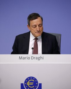 El presidente del BCE, Mario Draghi, durante la rueda de prensa en Fráncfort tras la reunión del Consejo de Gobierno de la entidad. REUTERS/Kai Pfaffenbach
