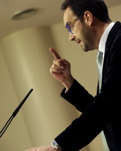 El portavoz del PSOE en el Congreso, Antonio Hernando, durante la rueda de prensa que ha ofrecido en el Congreso. EFE/Javier Lizón