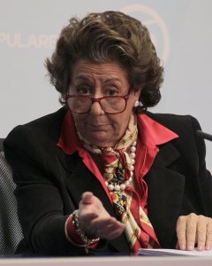 La exalcaldesa de Valencia y senadora del PP, Rita Barberá, en su rueda de prensa en la sede del partido. REUTERS/Heino Kalis