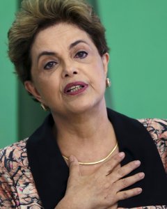 La presidenta de Brasil, Dilma Rousseff, durante la rueda de prensa con los corresponsales extranjeros en el Palacio Planalto, la sede de la Presidencia, en Brasilia. REUTERS/Ueslei Marcelino