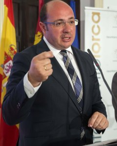 El presidente de Murcia, Pedro Antonio Sánchez, durante una rueda de prensa con motivo del quinto aniversario de los terremotos de Lorca. EFE/ARCHIVO/Marcial Guillén