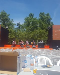 La fiesta que había preparado Ciudadanos, sin gente.