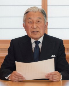 El emperador japonés Akihito durante su discurso en el que ha manifestado su deseo de abdicar por sus problemas de salud. REUTERS