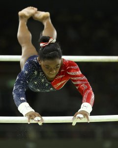 La gimnasta americana en uno de los ejercicios de barra/REUTERS