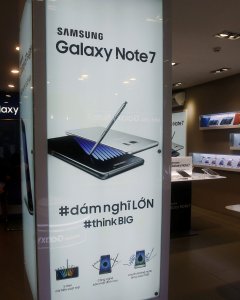 Un anuncio de Samsung Galaxy Note 7 en una tienda de móviles en Hanoi (Vietnam). REUTERS/Kham