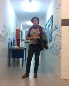 La maestra Josefa Suarez en el colegio público sevillano Gloria Fuertes. PÚBLICO