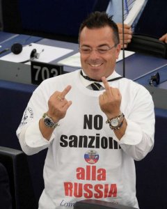 El fallecido eurodiputado de la Liga Norte italiana, Gianluca Buonanno, durante una intervención en el Parlamento Europeo.- EFE / ARCHIVO