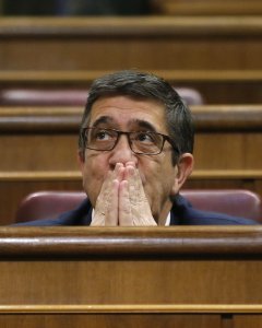 El diputado socialista Patxi López en el pleno del Congreso, en la primera sesión de debate y votación de enmiendas parciales a los Presupuestos Generales del Estado de 2017. EFE/Kiko Huesca