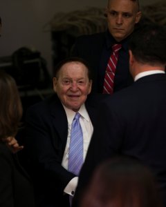 El magnate Sheldon Adelson a su llegada al discruso del presidente Donald Trump en el Museo de Israel en Jerusalén en 23 de mayo de 2017 REUTERS/Ronen Zvulun