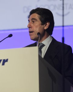 El presidente de Sacyr, Manuel Manrique, durante su intervención en la junta general de accionistas de la constructora. EFE/Luis Millán