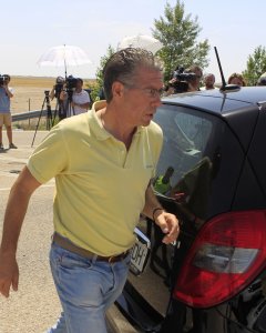 El exconsejero madrileño Francisco Granados, encarcelado desde hace 33 meses por blanqueo de capitales y fraude, ha abandonado a las 15.36 la cárcel de Estremera, en Madrid. EFE/Víctor Lerena